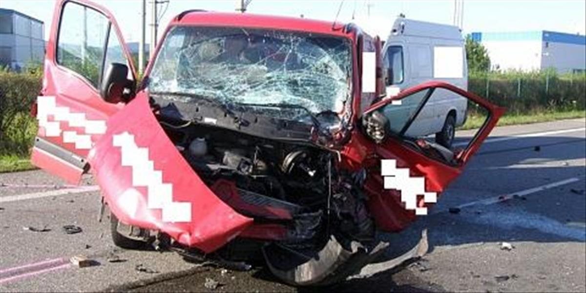 Tragická nehoda pri Leviciach: 46-ročný vodič neprežil čelnú zrážku s nákladným autom