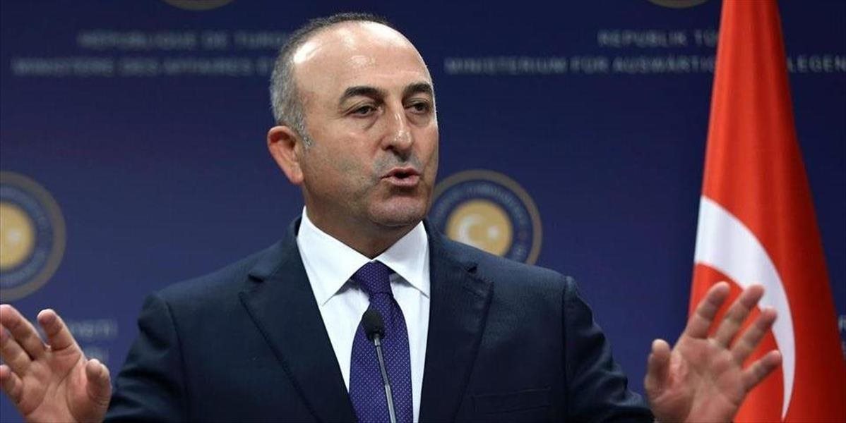 Šéf tureckej diplomacie napriek odporu prehovorí k svojim krajanom v Hamburgu