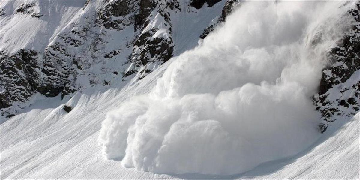 Vo francúzskych Alpách padla ďalšia lavína: Zahynul holandský snoubordista, dvaja sú nezvestní