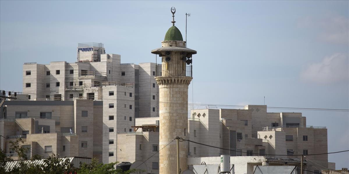 Izraelský Kneset schválil zákaz používania ampliónov na ohlasovanie moslimských modlitieb