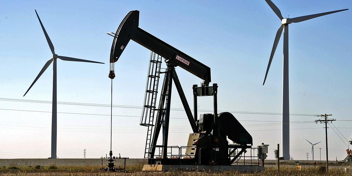 Zásoby ropy v USA minulý týždeň vzrástli o 8,2 mil. barelov