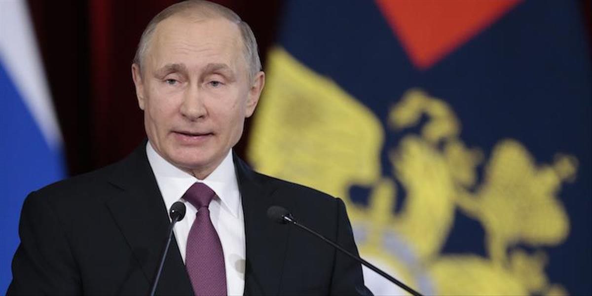 Putin je za sprísnenie trestov za navádzanie mládeže na samovraždy cez internet