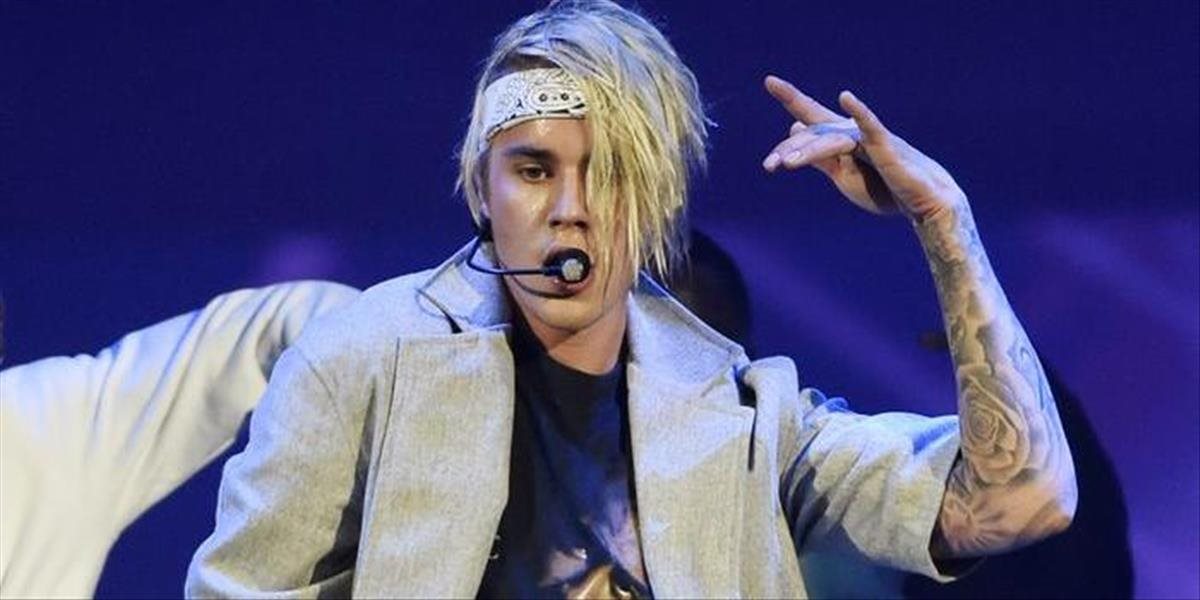 Sexuálneho delikventa, ktorý sa vydával za Justina Biebera, obvinili z vyše deväťsto deliktov