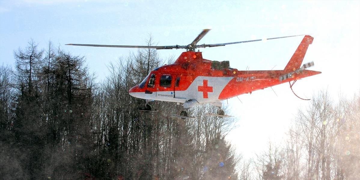 Leteckí záchranári pomáhali zranenému lyžiarovi
