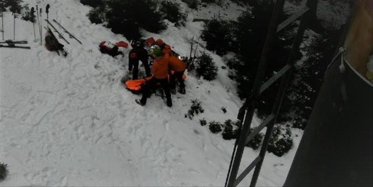 FOTO V Jasnej sa vážne zranil slovenský lyžiar, pravdepodobne si zlomil panvu