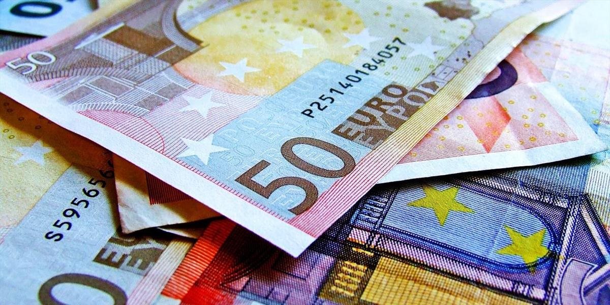 Kurz eura vzrástol na 1,0699 USD/EUR