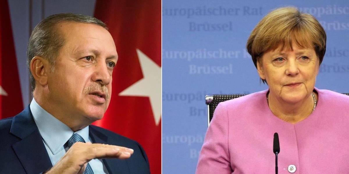 Erdogan sa pustil do Merkelovej: Obvinil ju z podpory teroristov