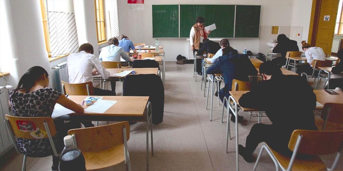 Začínajú sa písomné maturity: Študentov dnes potrápi slovenčina