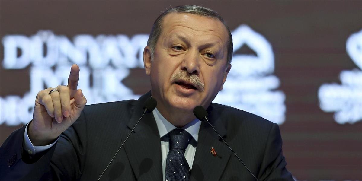 Erdogan opäť soptil, Holandsko obvinil z najhoršej povojnovej masakry v Európe