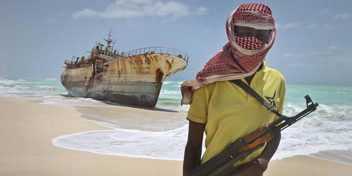 Somálski piráti uniesli ropný tanker: Za prepustenie posádky požadujú výkupné