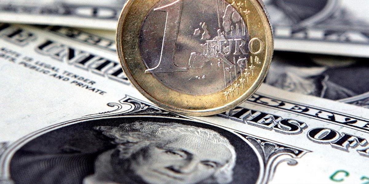 Euro si udržalo svoje stredajšie zisky a predáva sa po 1,0739 USD