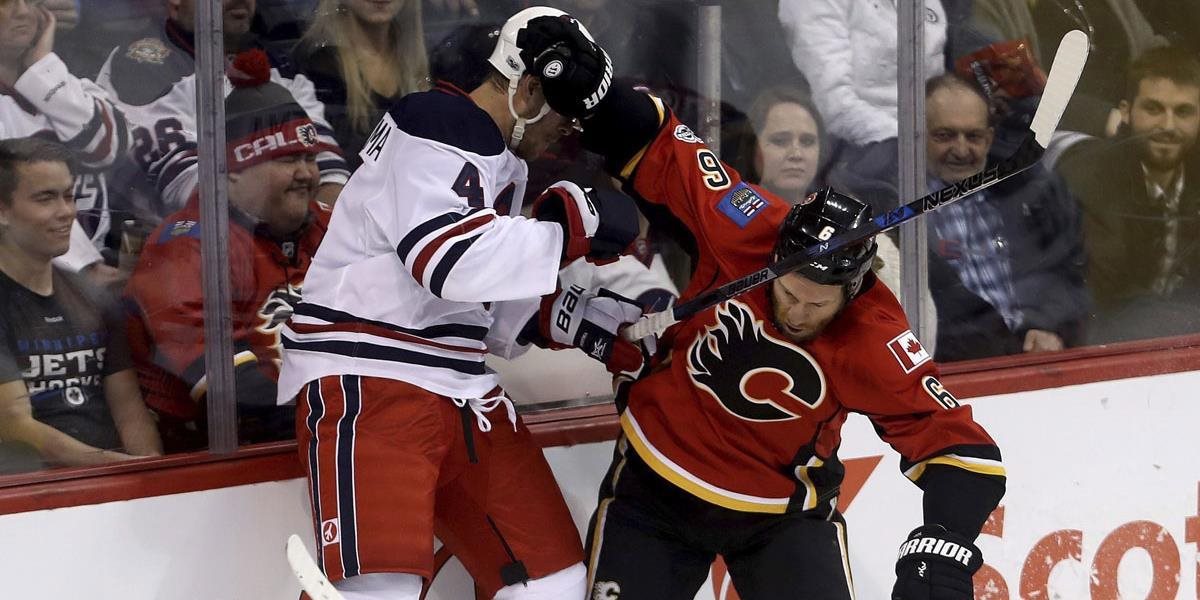 NHL: Súd potvrdil zníženie trestu pre Widemana, ktorý atakoval rozhodcu
