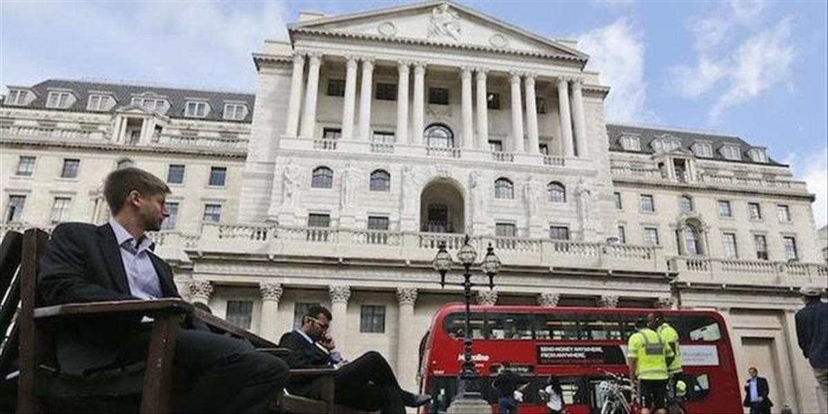 Britská centrálna banka ponechala hlavnú úrokovú sadzbu nezmenenú