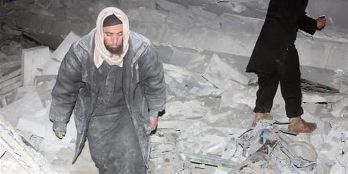 VIDEO Neznáme lietadlá bombardovali mešitu neďaleko Aleppa: Zahynulo 42 civilistov
