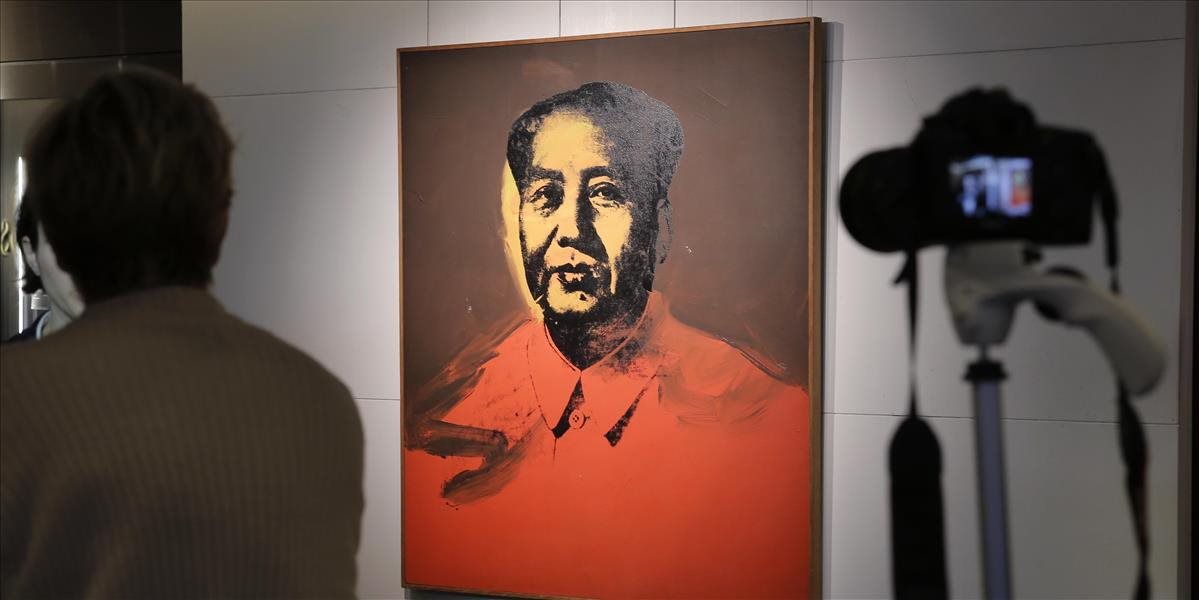 V Hongkongu budú dražiť Warholov portrét Maa Ce-tunga