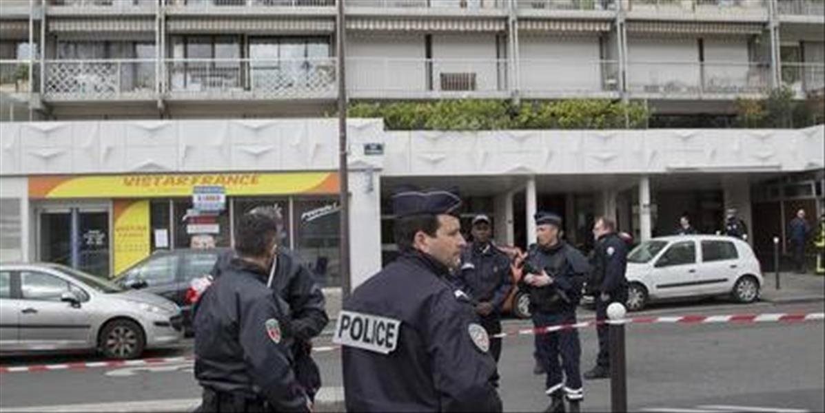 V Paríži tiekla krv: Muž podrezal hrdlo otcovi aj bratovi