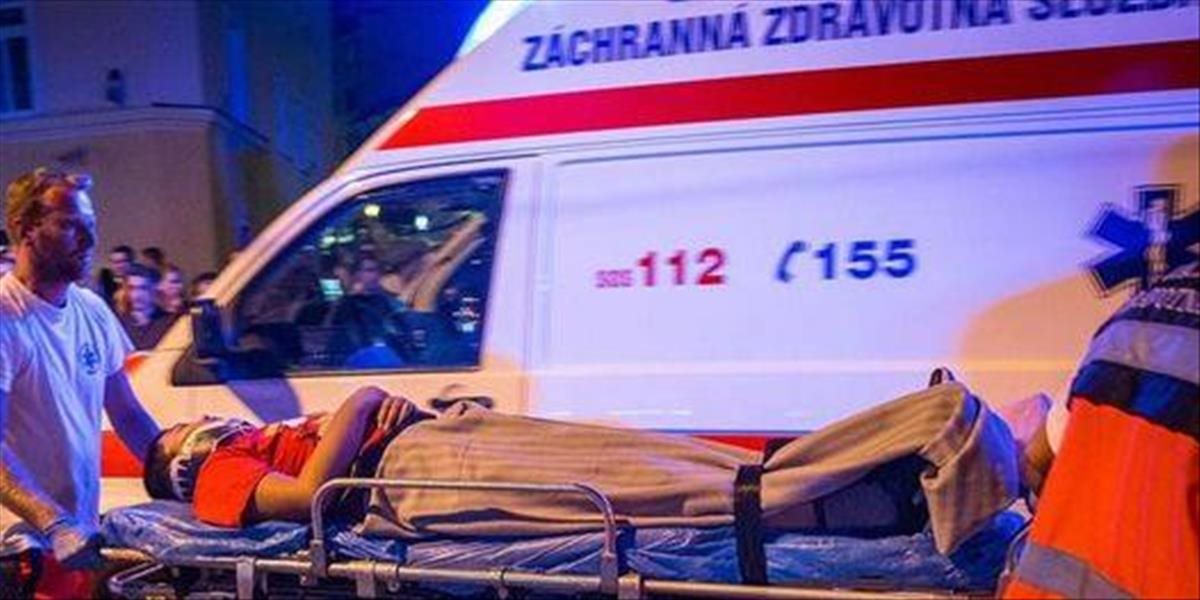 V Bratislave muža zrazila električka, zraneného previezli do nemocnice