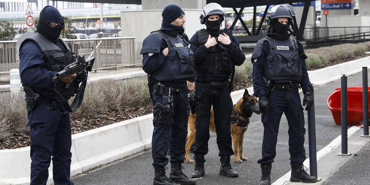 Muž, ktorý strieľal na parížskom letisku, bol moslim