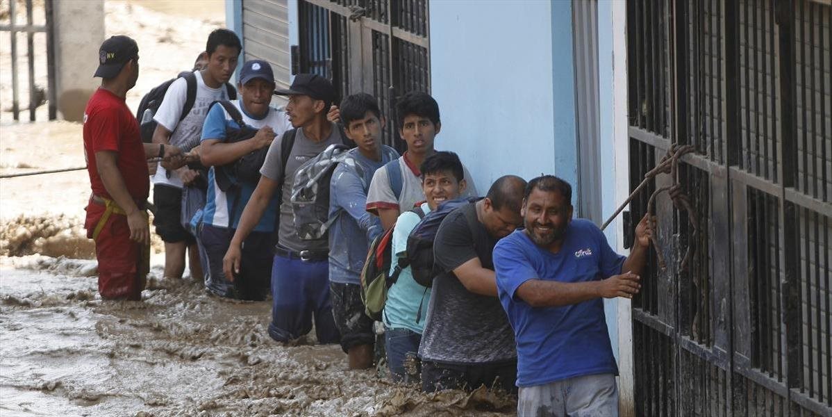 Silné dažde a zosuvy pôdy v Peru si vyžiadali najmenej 72 obetí na životoch