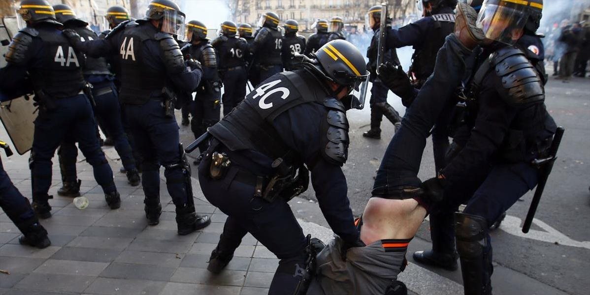 V Paríži zatkli 11 ľudí počas demonštrácie proti policajnej brutalite