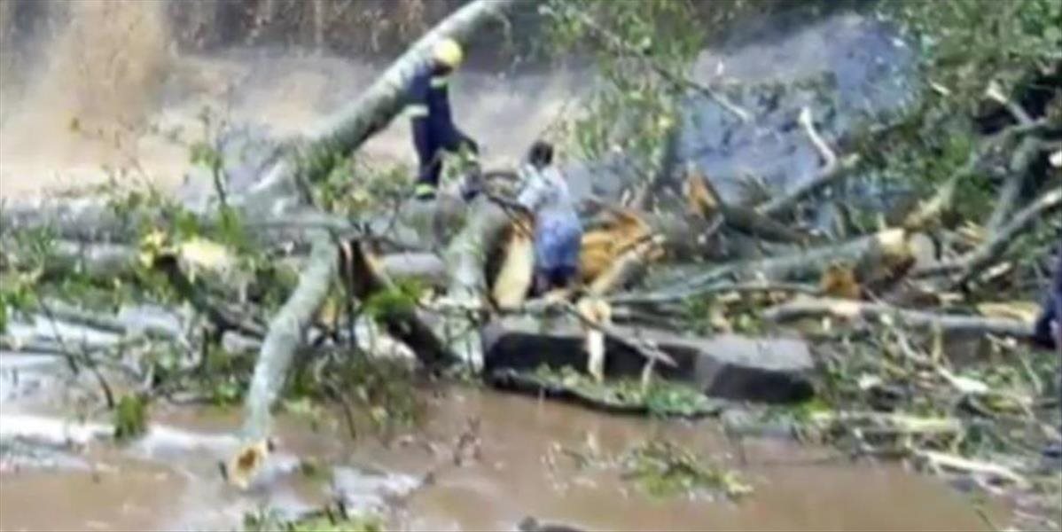 Nešťastie v Ghane: Vyvrátený strom usmrtil najmenej 18 kúpajúcich sa v rieke
