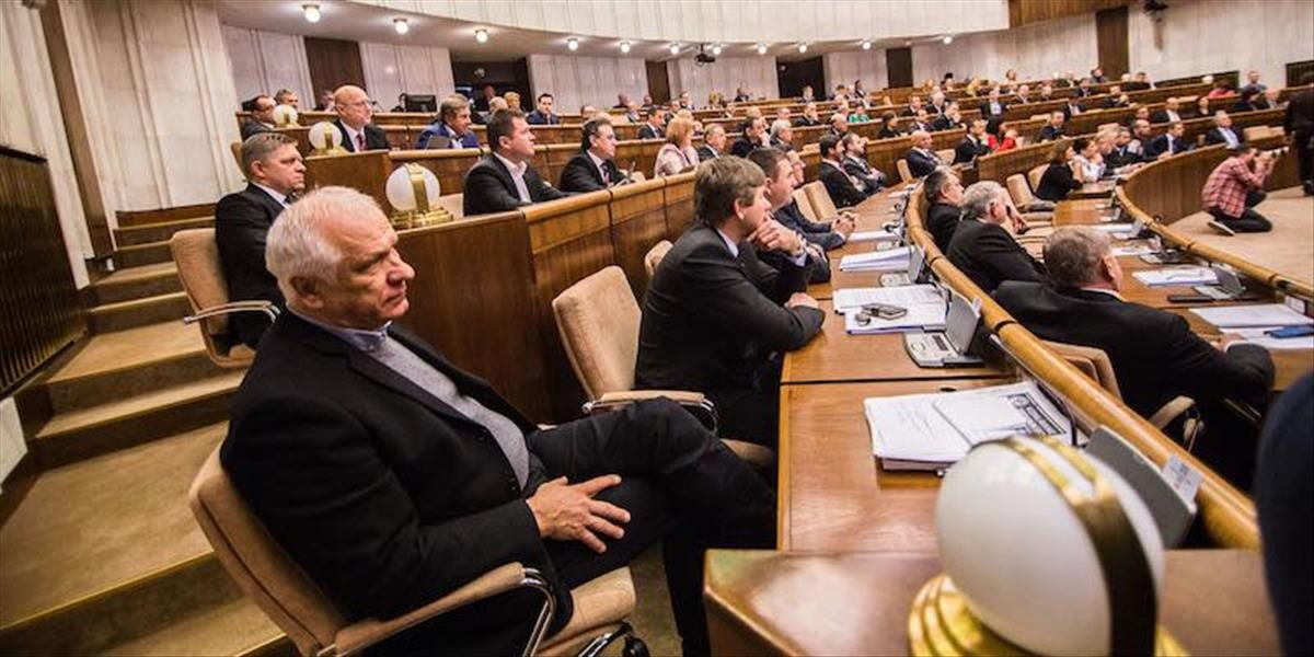 Poslanci budú dnes rozhodovať aj o zrušení amnestií Vladimíra Mečiara