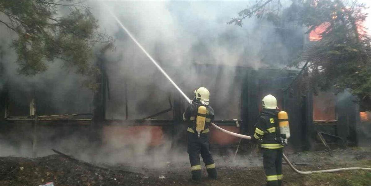 Požiar rodinného domu v Hradci si vyžiadal jednu obeť