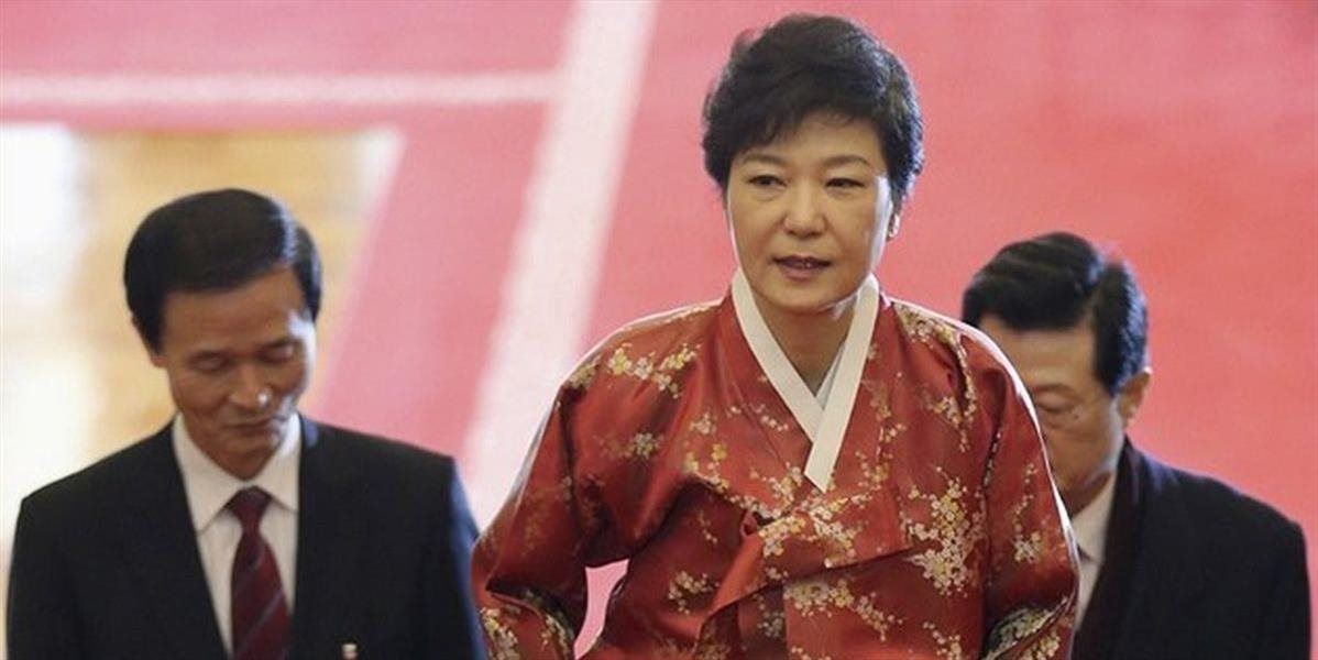 Zosadenú juhokórejskú prezidentku podrobili 14-hodinovému výsluchu