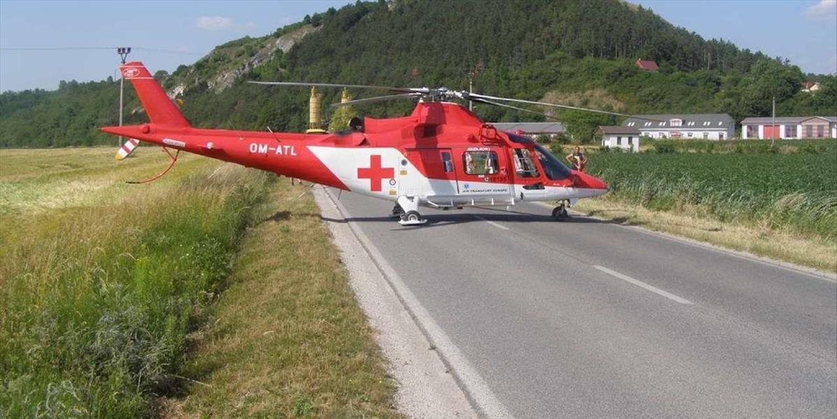 Zranenému mladému vodičovi letel na pomoc vrtuľník
