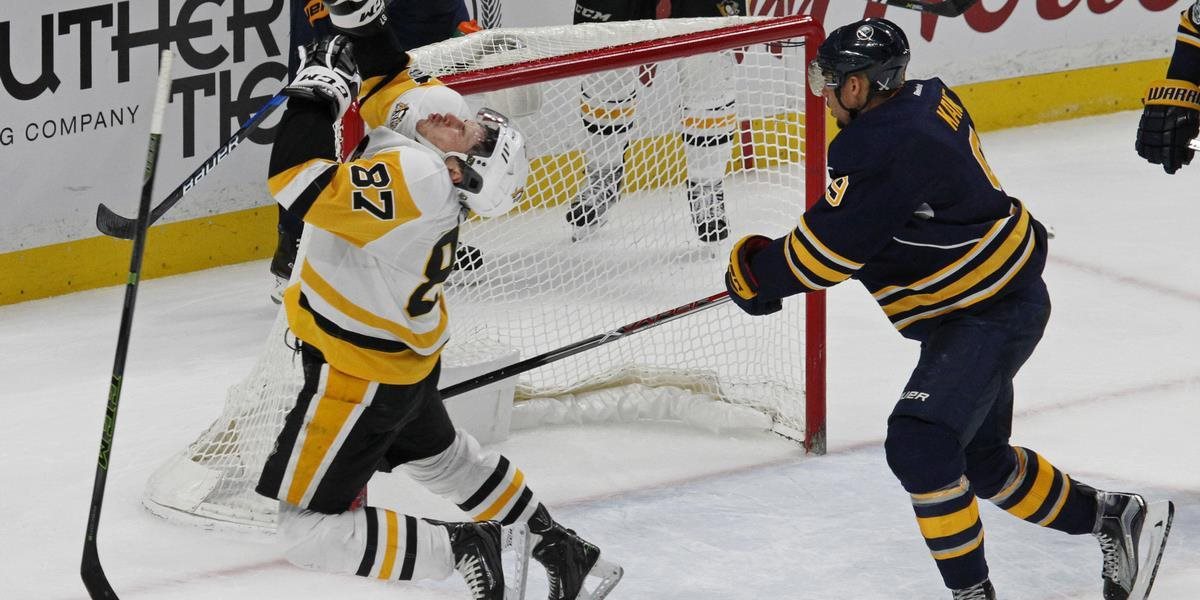 NHL: Crosby skóroval rukou v závere zápasu prišiel o dva zuby