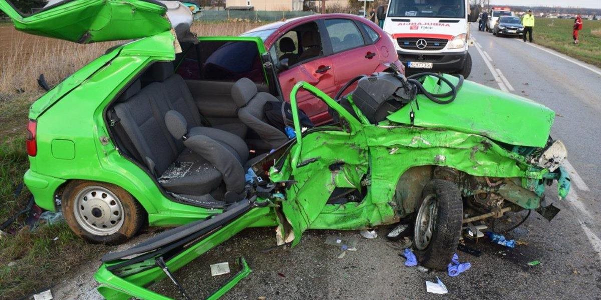 FOTO Neprimeraná rýchlosť mladého vodiča spôsobila vážnu nehodu