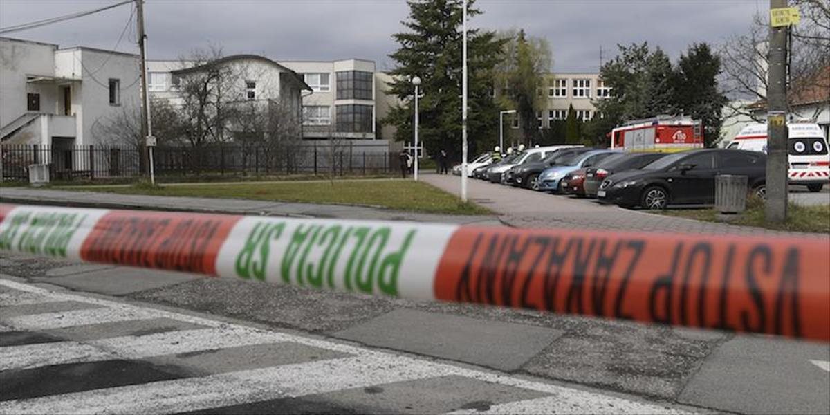 Bombu v priestoroch SOŠ obchodu v Trenčíne a služieb pyrotechnici nenašli