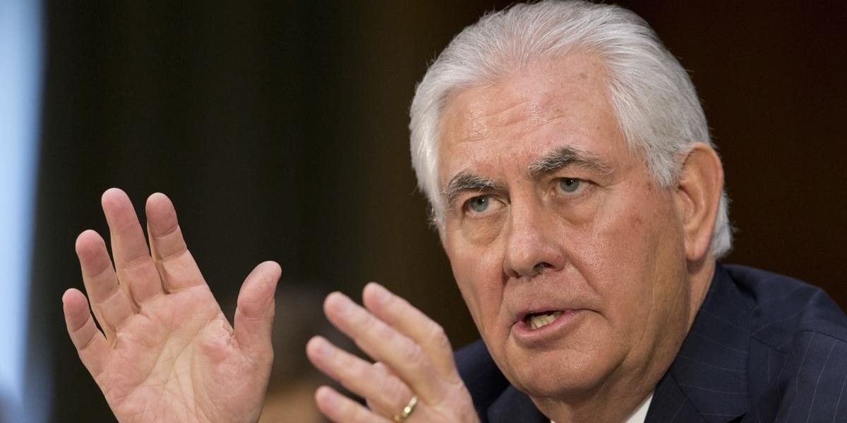 Tillerson: Musíme pritvrdiť v boji proti Islamskému štátu