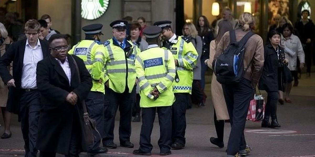 Britská polícia zatkla osem ľudí, podozrivých z príprav ďalších teroristických útokov