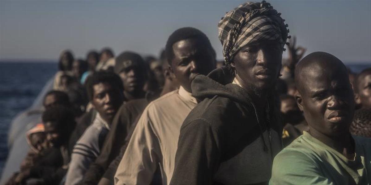 Pri pobreží Líbye sa utopilo možno až 250 migrantov