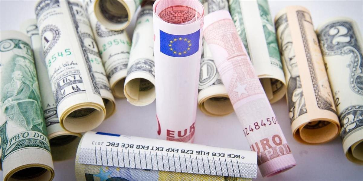 Kurz eura klesol na 1,0767 USD/EUR