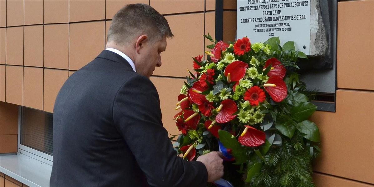 FOTO Premiér Fico si v Poprade uctil pamiatku obetí holokaustu