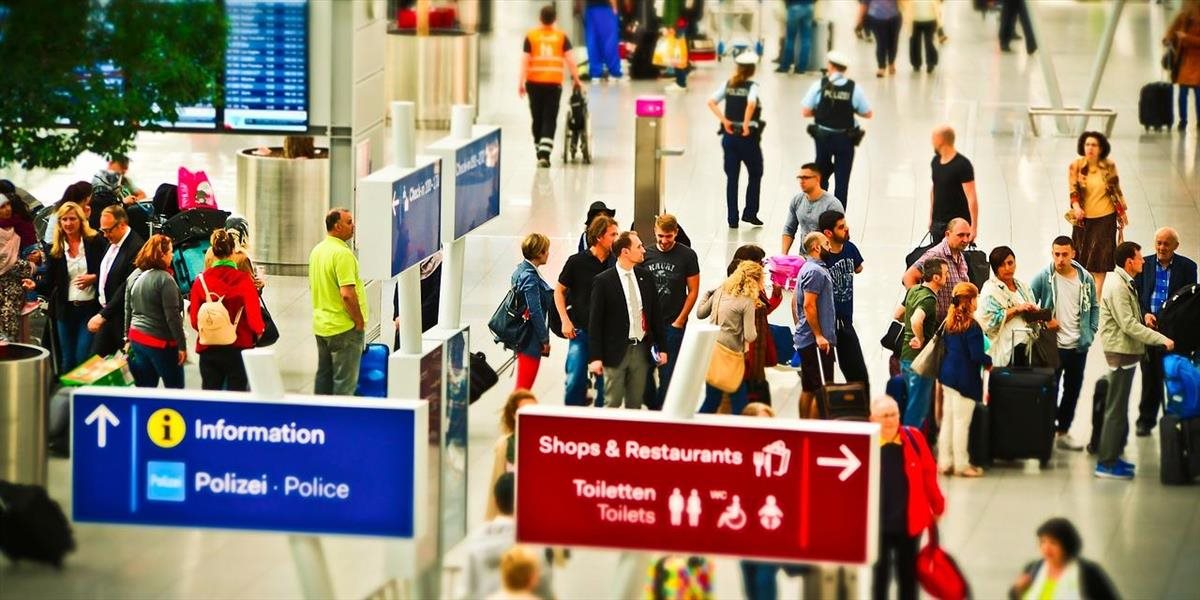 Čiastočná evakuácia nemeckého letiska: Vynútila si ju nesprávna kontrola batožiny