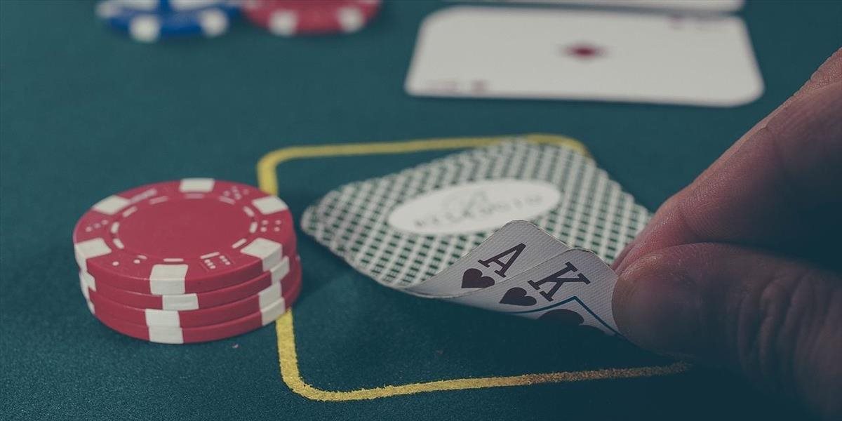 Celoplošný zákaz hazardu v Bratislave má vyhnať hráčov do online prostredia, tvrdí združenie Clarify