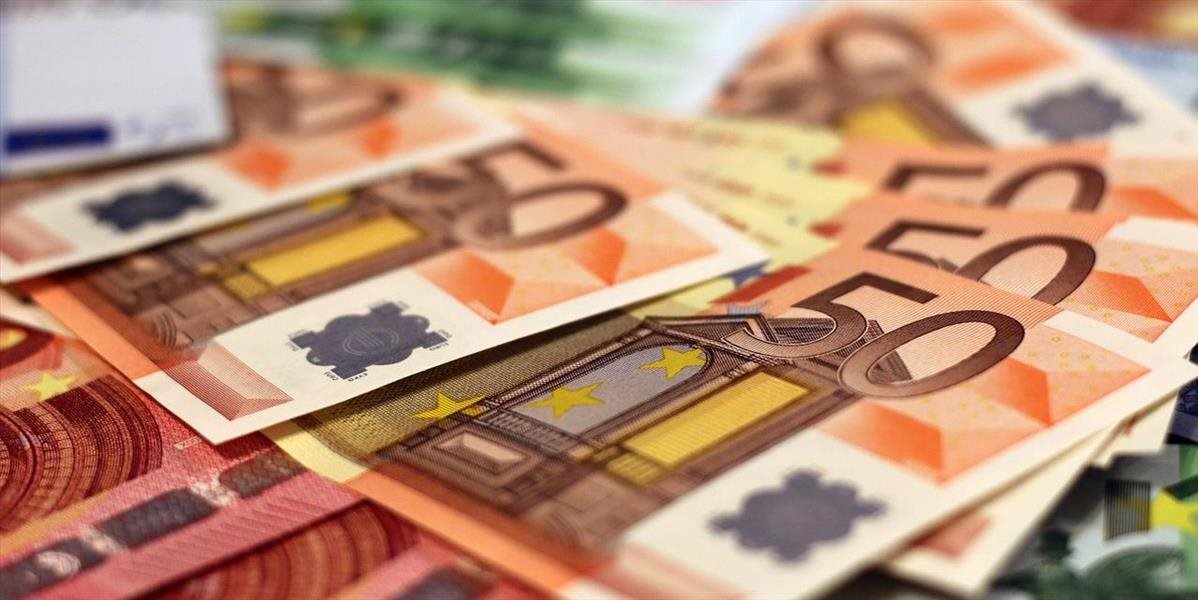 Zásobovanie bánk v eurozóne peniazmi sa vo februári spomalilo