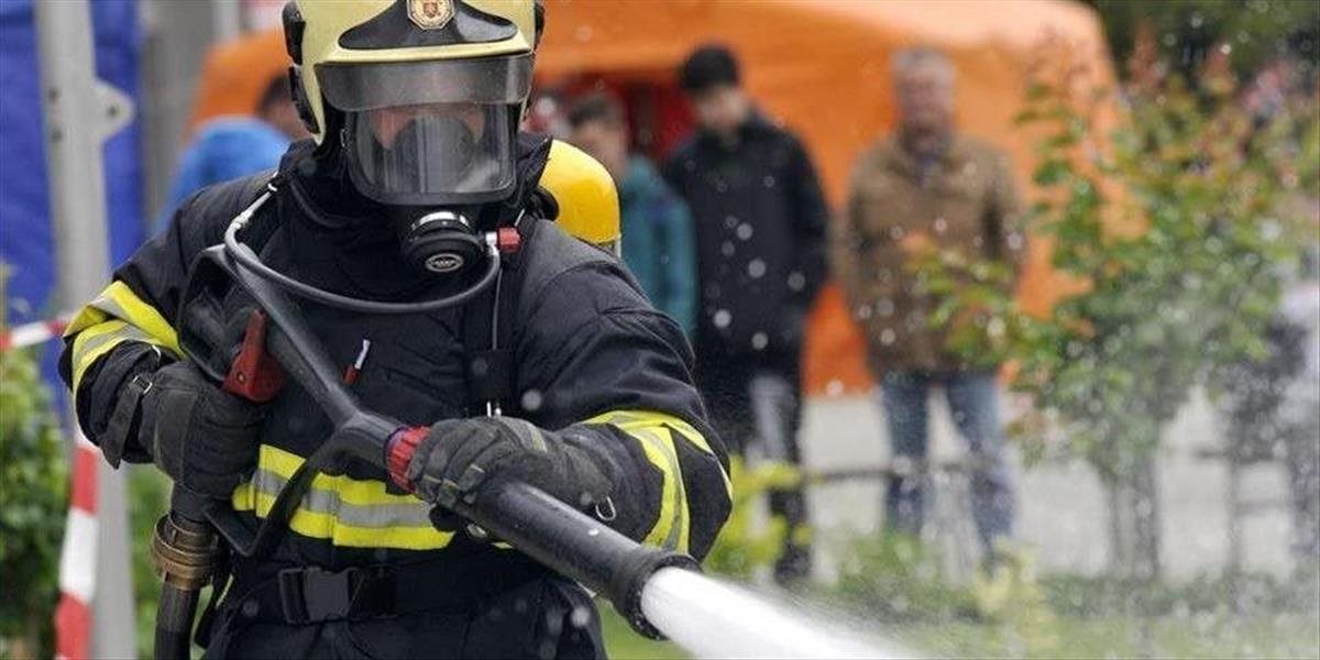 Hasiči pod Tatrami likvidujú ďalší požiar trávy