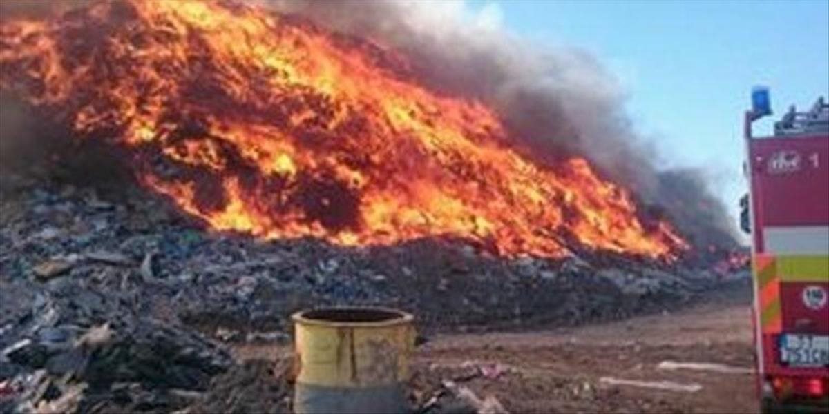 Rozsiahly požiar skládky odpadov otvoril diskusiu o spaľovaní odpadov