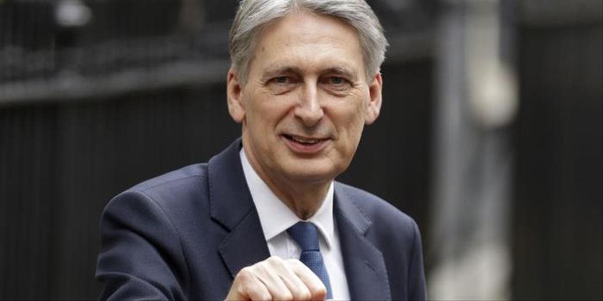 Britský minister financií odmietol názor, že Británia robí skok do temnoty