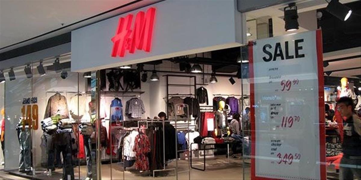 Odevný reťazec H&M zaznamenal na prelome tohto roka pokles svojich ziskov