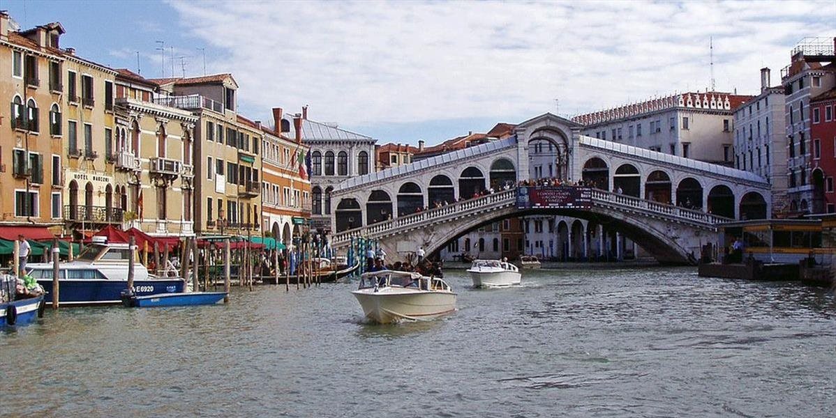 Zlikvidovaná teroristická bunka v Benátkach chcela odpáliť bomby na moste Ponte di Rialto
