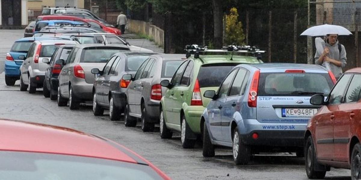Parkovacia politika hlavného mesta zostáva naďalej v platnosti len na papieri