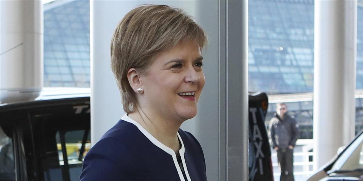 Sturgeonová oficiálne požiada Mayovú o druhé škótske referendum
