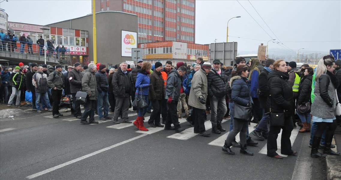 Prešovčania trvajú na obchvate, v blokovaní dopravy chcú pokračovať