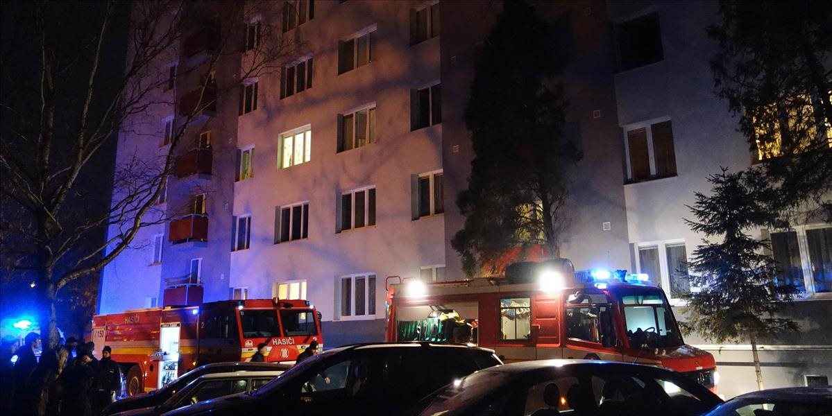 Bratislavskí hasiči zasahujú pri požiari bytu v mestskej časti Dúbravka