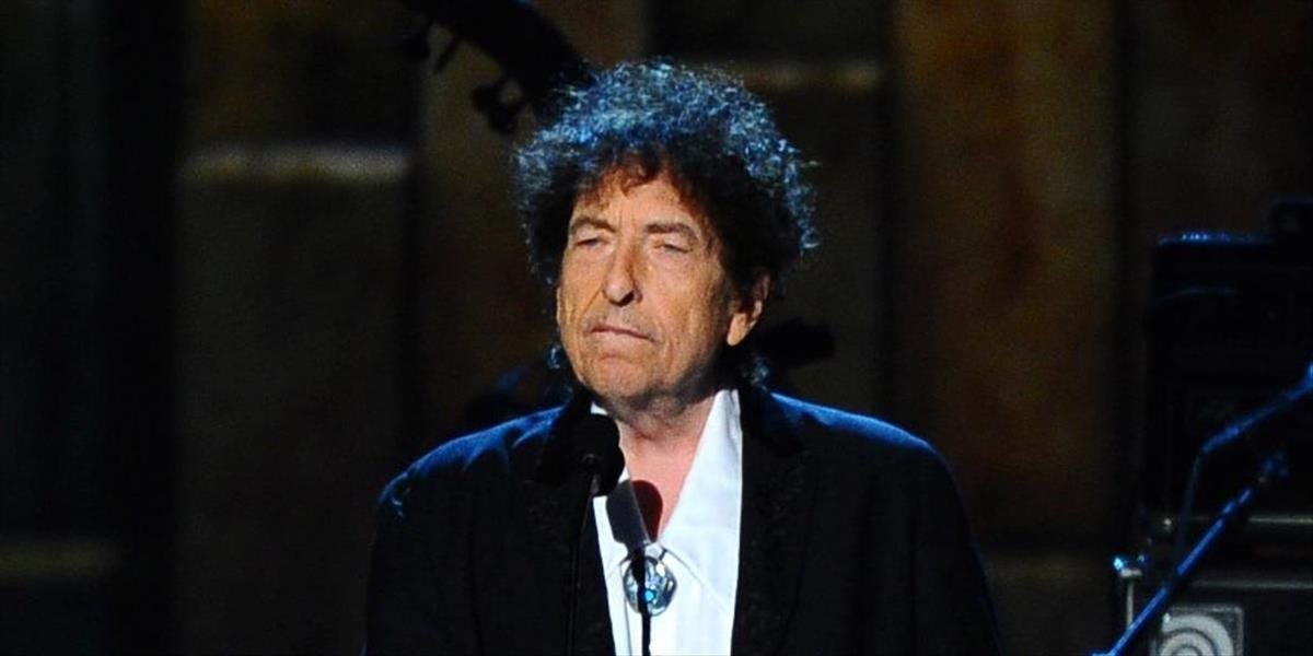 Bob Dylan si prevzal Nobelovu cenu za literatúru
